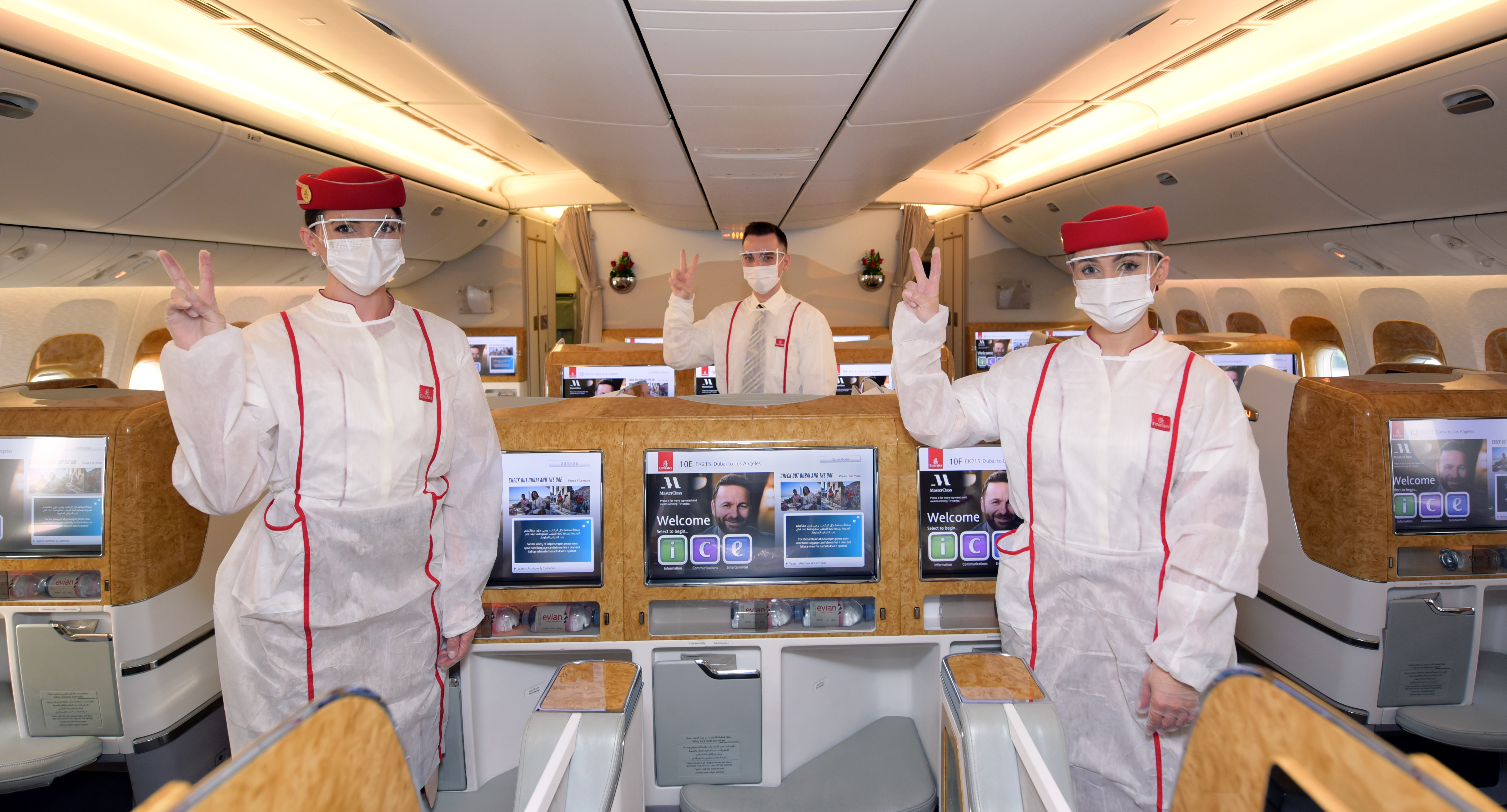 Emirates Flug Umgeleitet Notlandung operates first flight serviced by fully vaccinated frontline teams