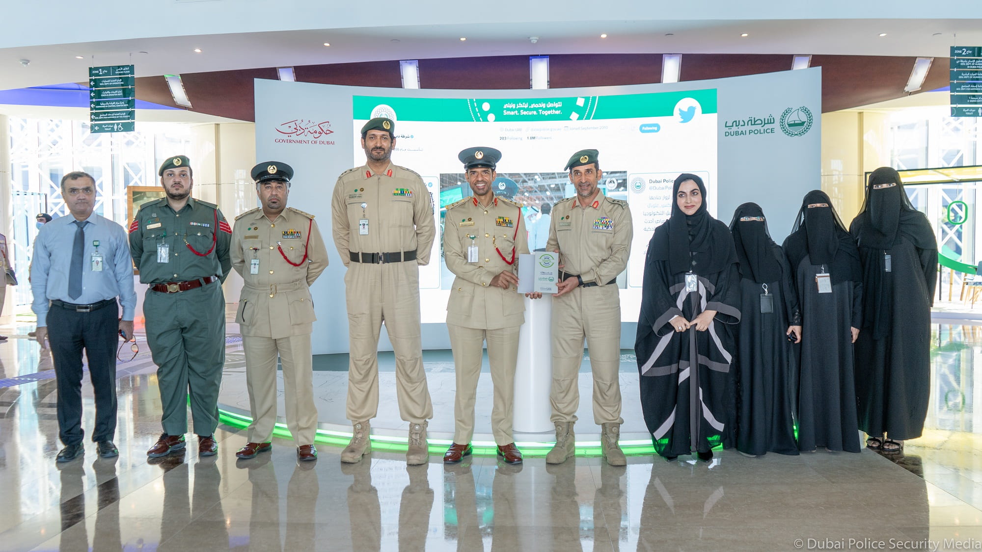 Dubai Police Receives 100 Paperless Stamp   Dubai Police Receives 100 Paperless Stamp 