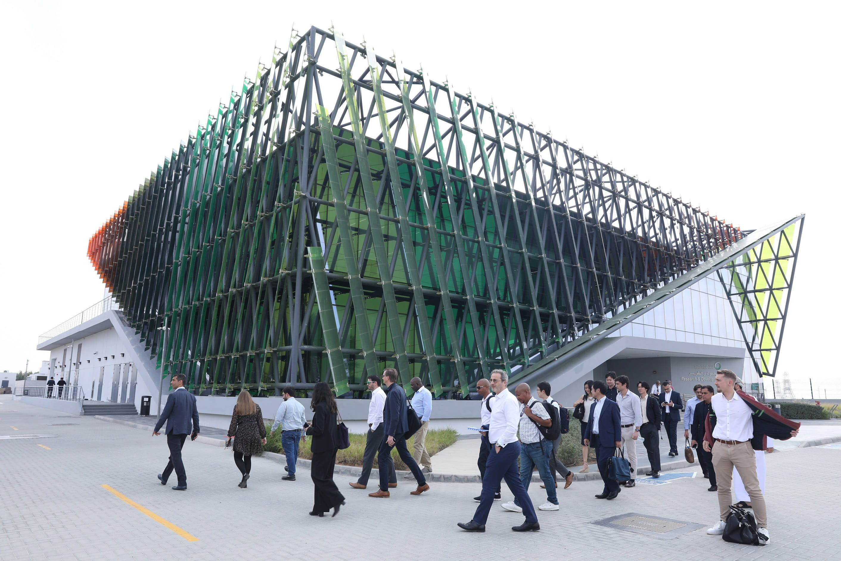 DEWA briefs delegation from World Hydrogen MENA on its most prominent ...