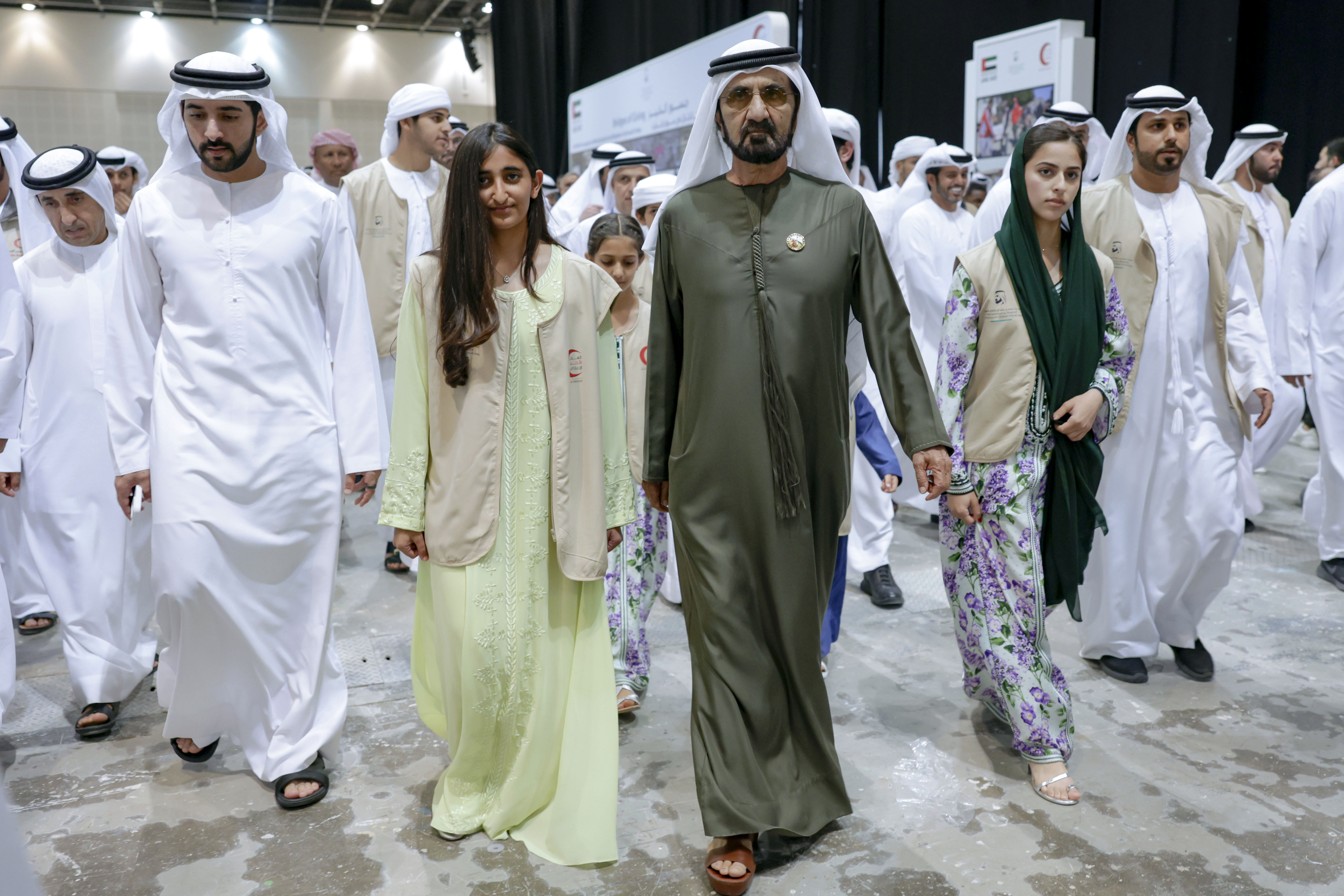 Mohammed Bin Rashid Visits The Bridges Of Giving Campaign Centre