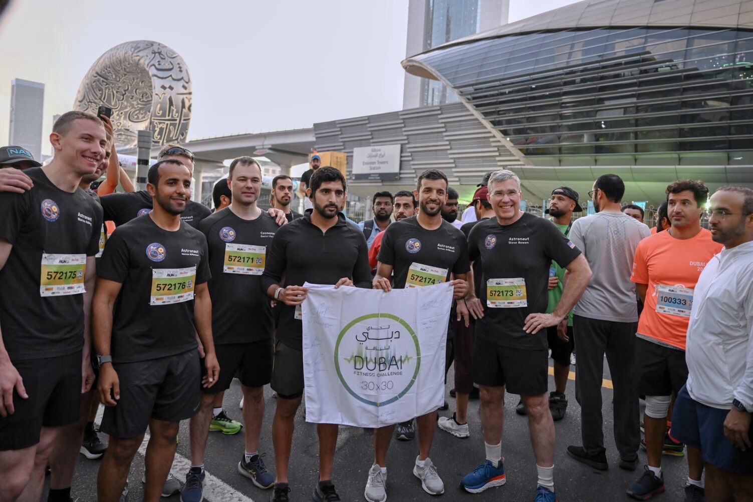 Хамдан бин Мохаммед возглавляет Дубайский беговой забег, в котором принимают участие 226 000 человек в крупнейшем общественном развлекательном забеге в мире.