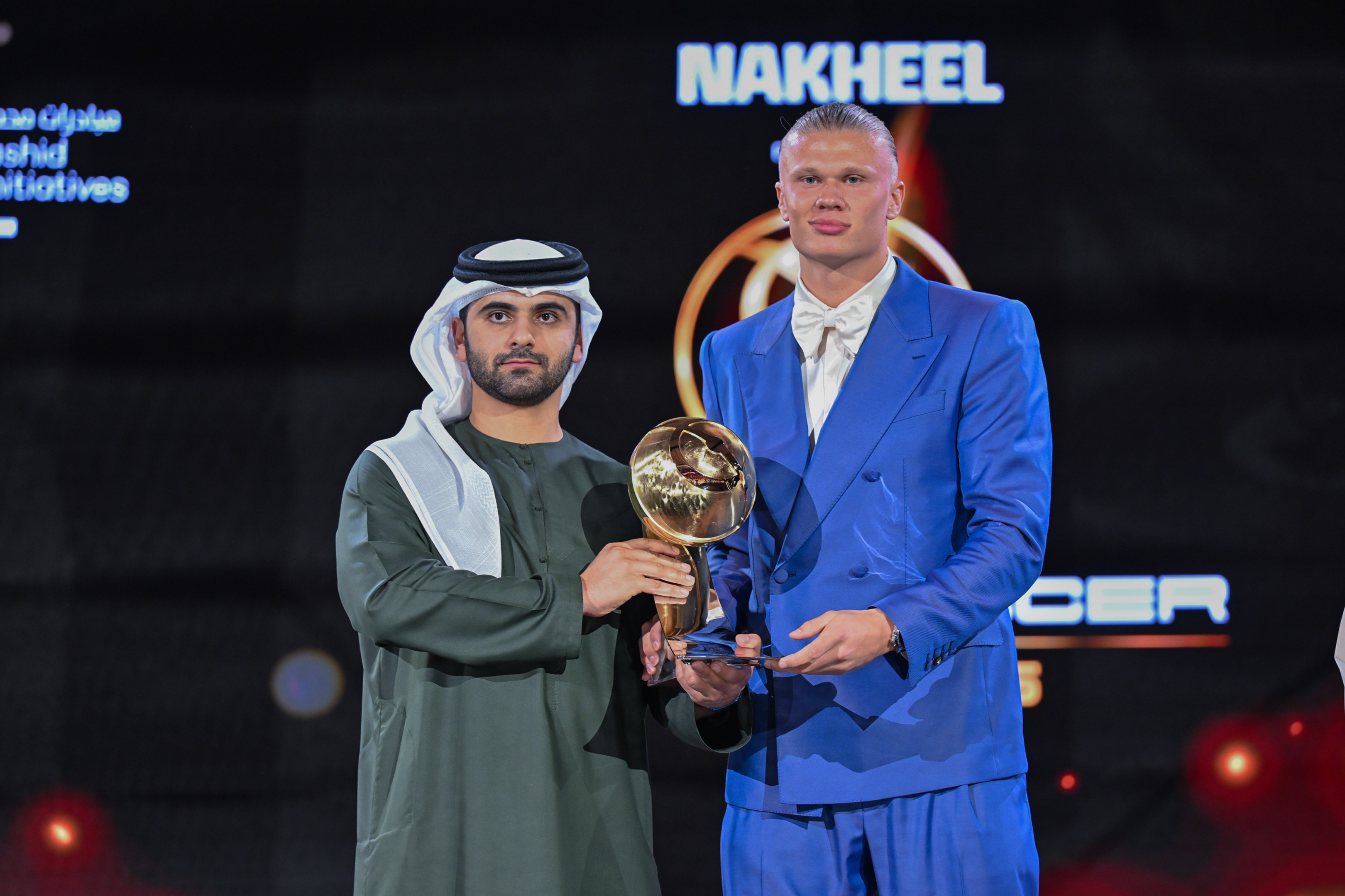 منصور بن محمد يتوج الفائزين في حفل توزيع جوائز دبي جلوب لكرة القدم الـ14