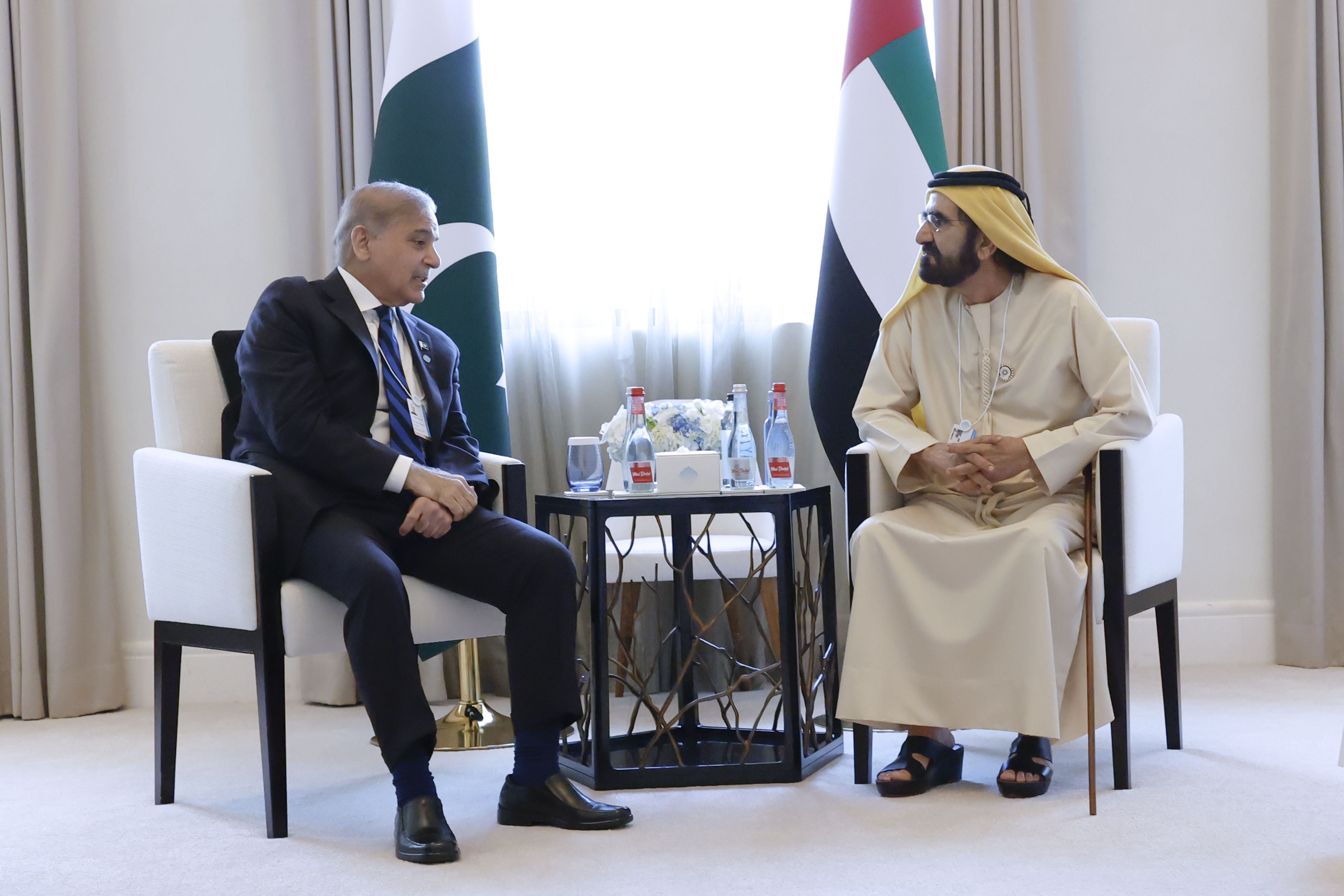 Mohammed bin Rashid meets with the Prime Minister of Pakistan